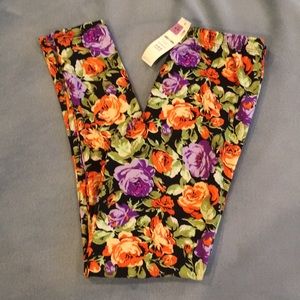 A&D Floral Leggings⭐️Bundle Leggings-2 for $6⭐️